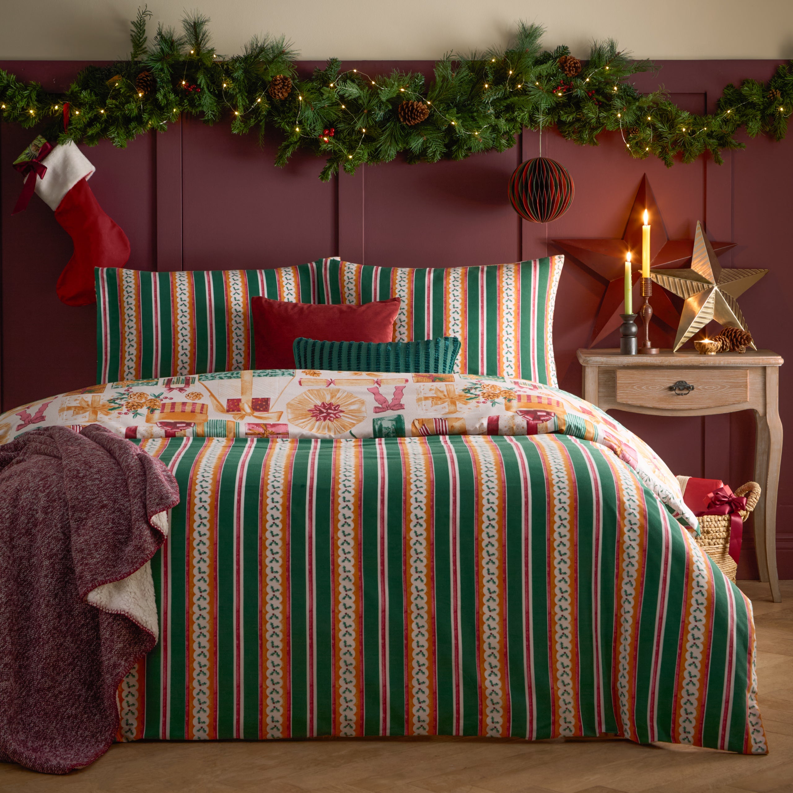 All Wrapped Up Reversible Printed Duvet Cover Set