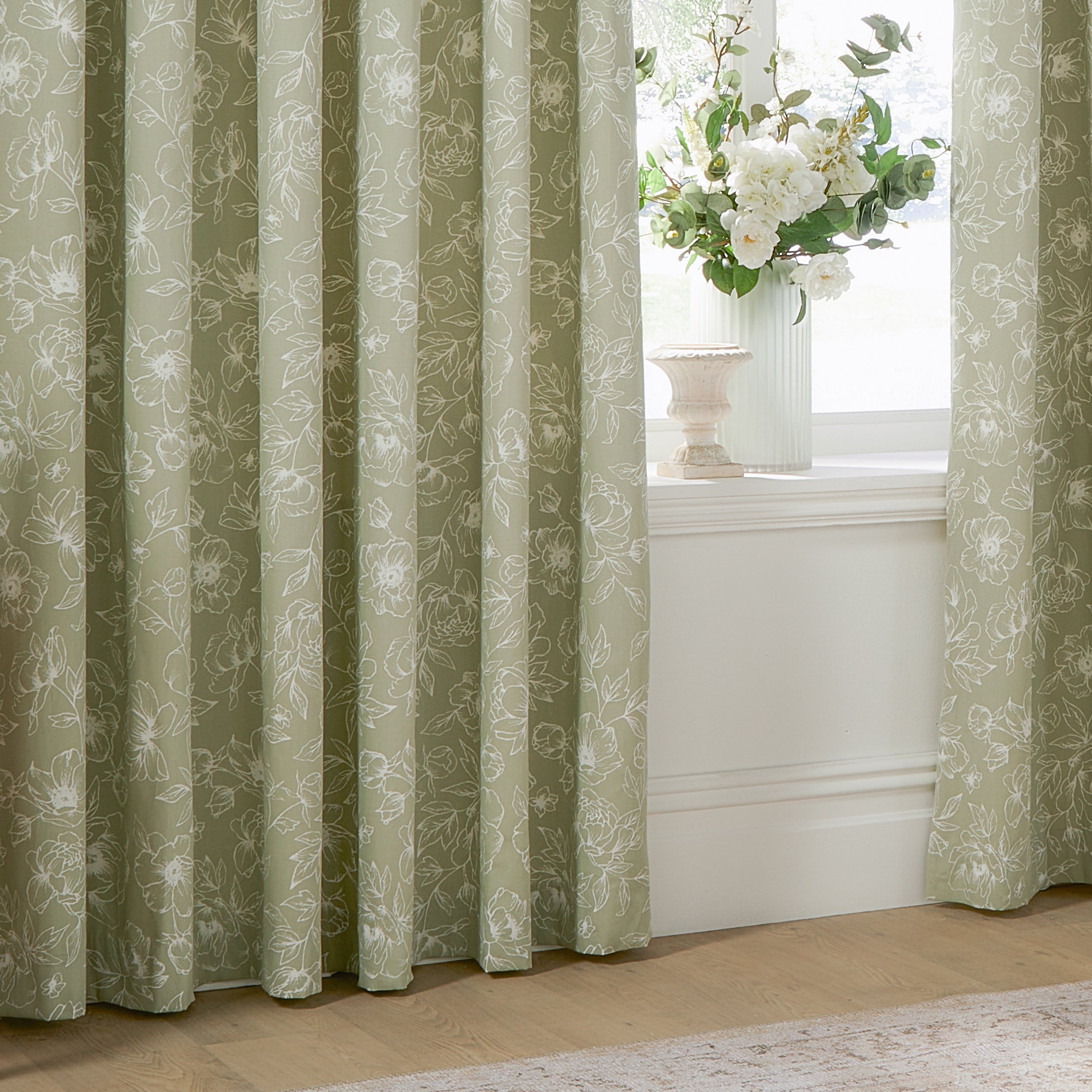 Bella Floral 100% Cotton Lined Eyelet Curtains
