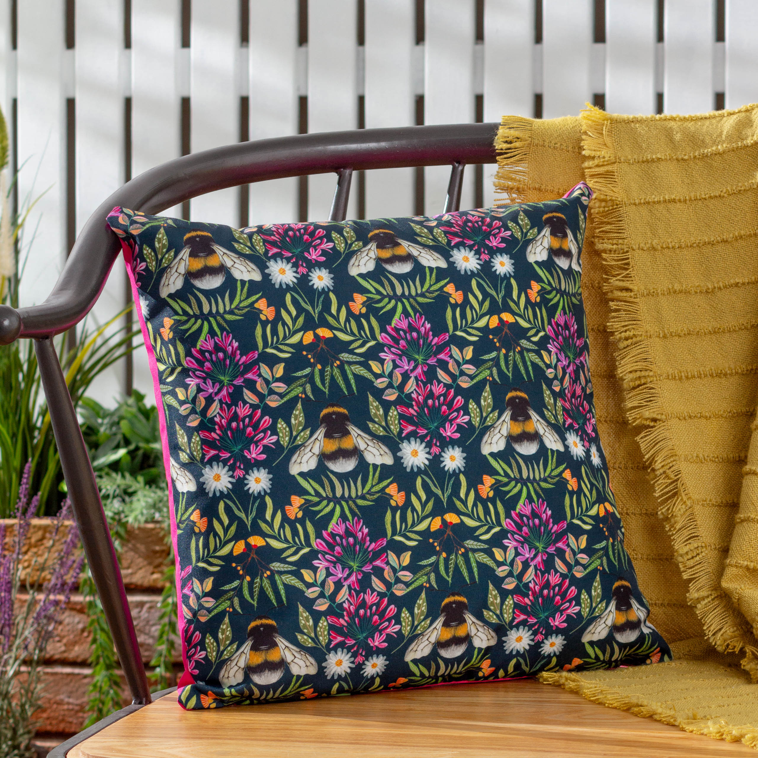 House of Bloom Zinnia Bee Outdoor Cushion