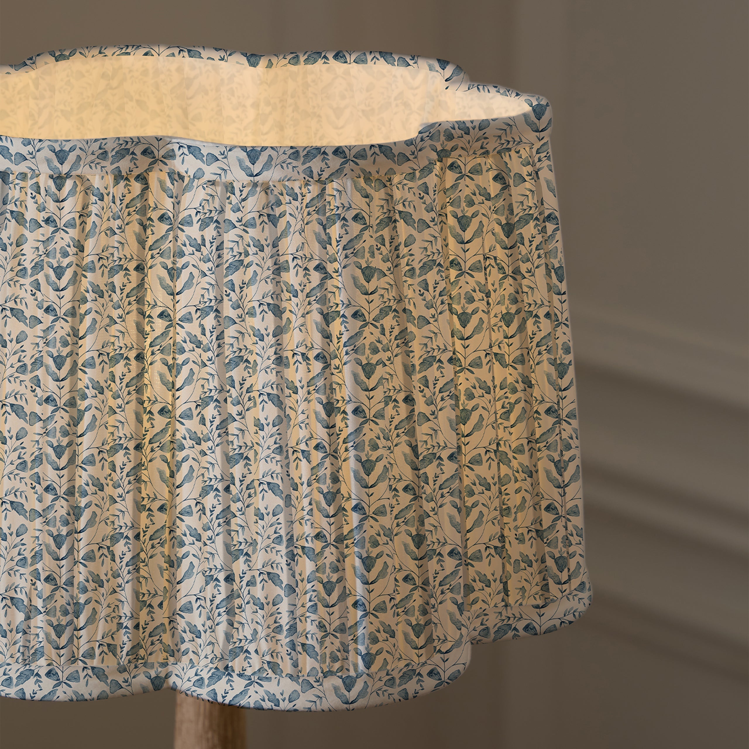 Juna Pleated Scalloped Lamp Shade