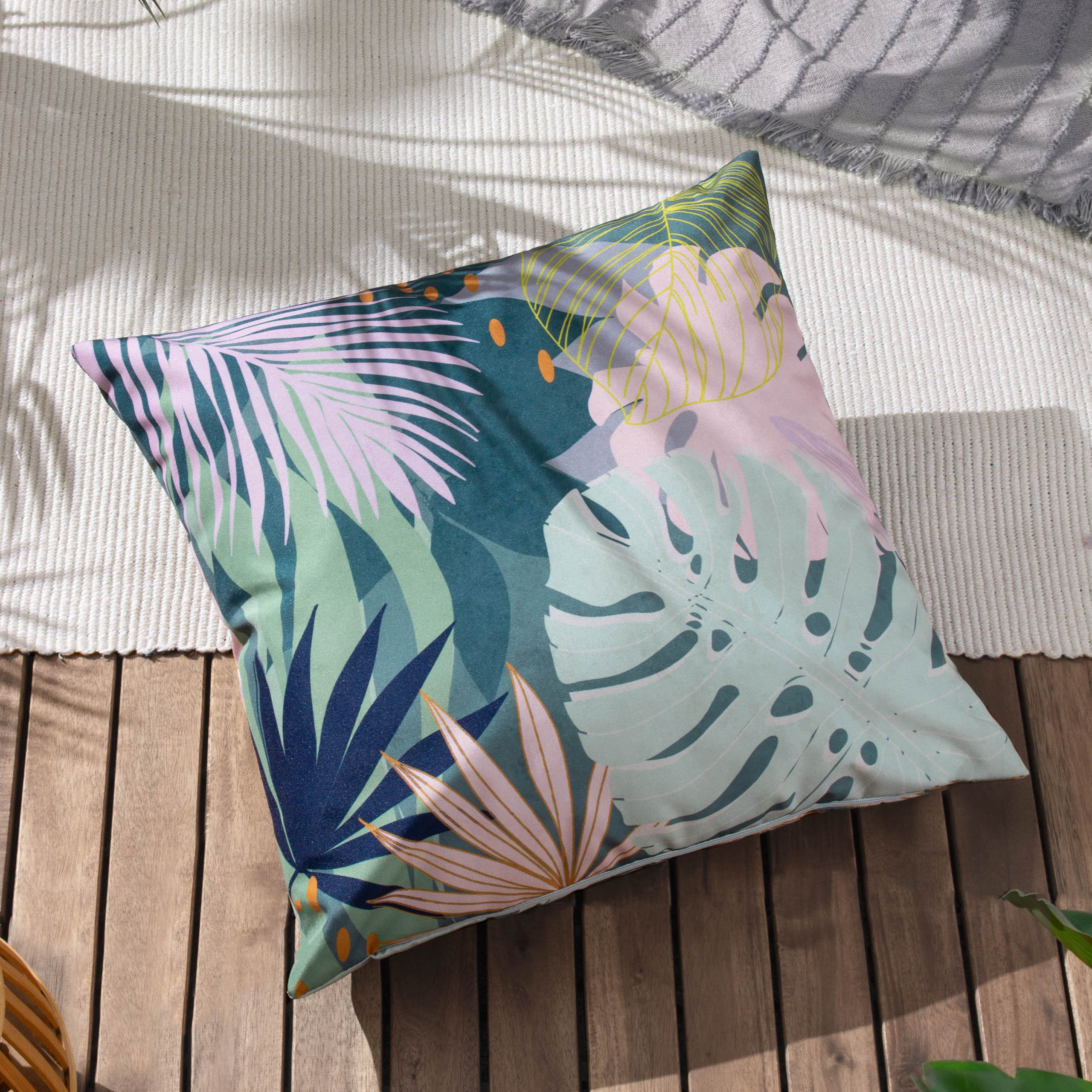 Leafy Outdoor Cushion
