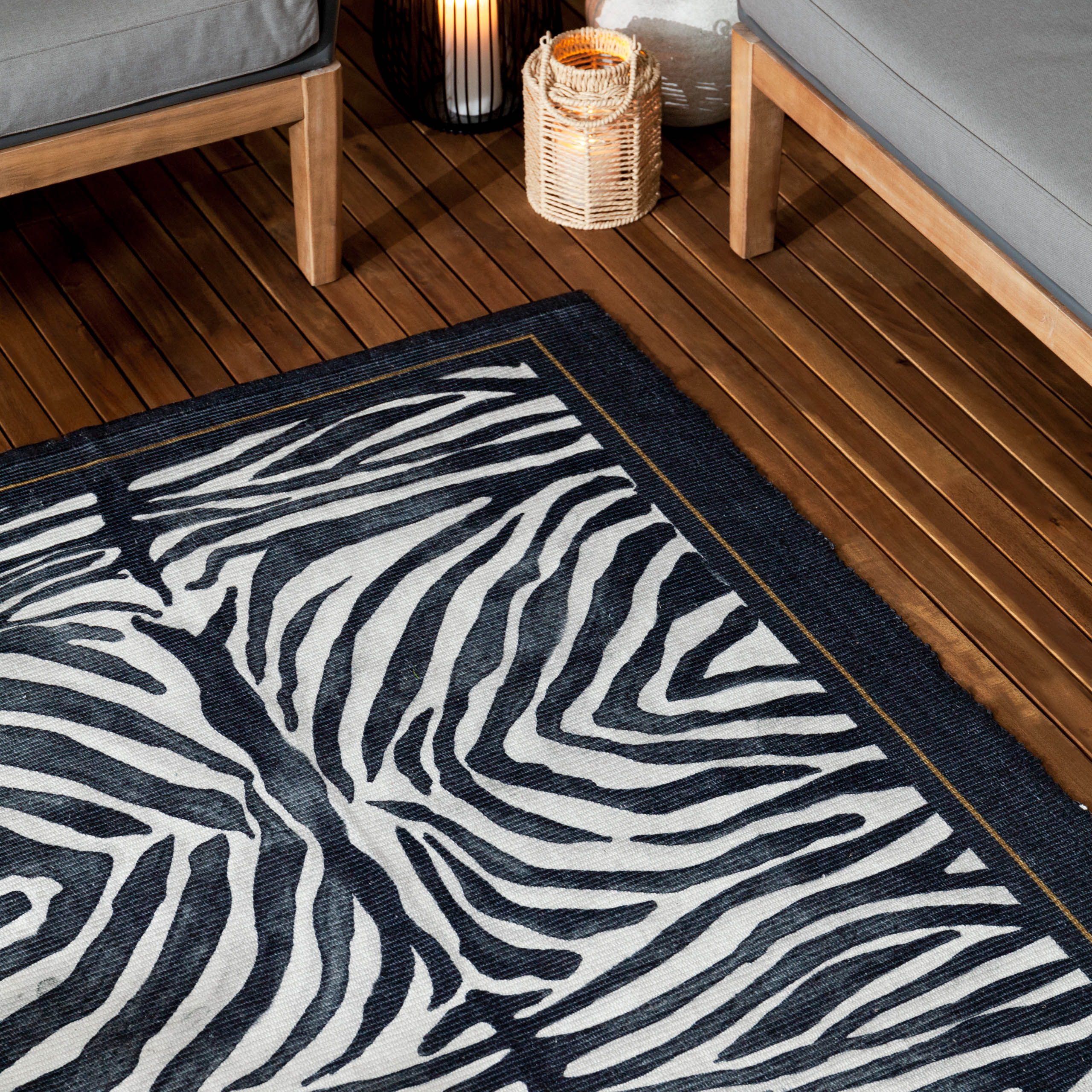 Leopardis Zebra Printed Indoor/Outdoor Outdoor Rug