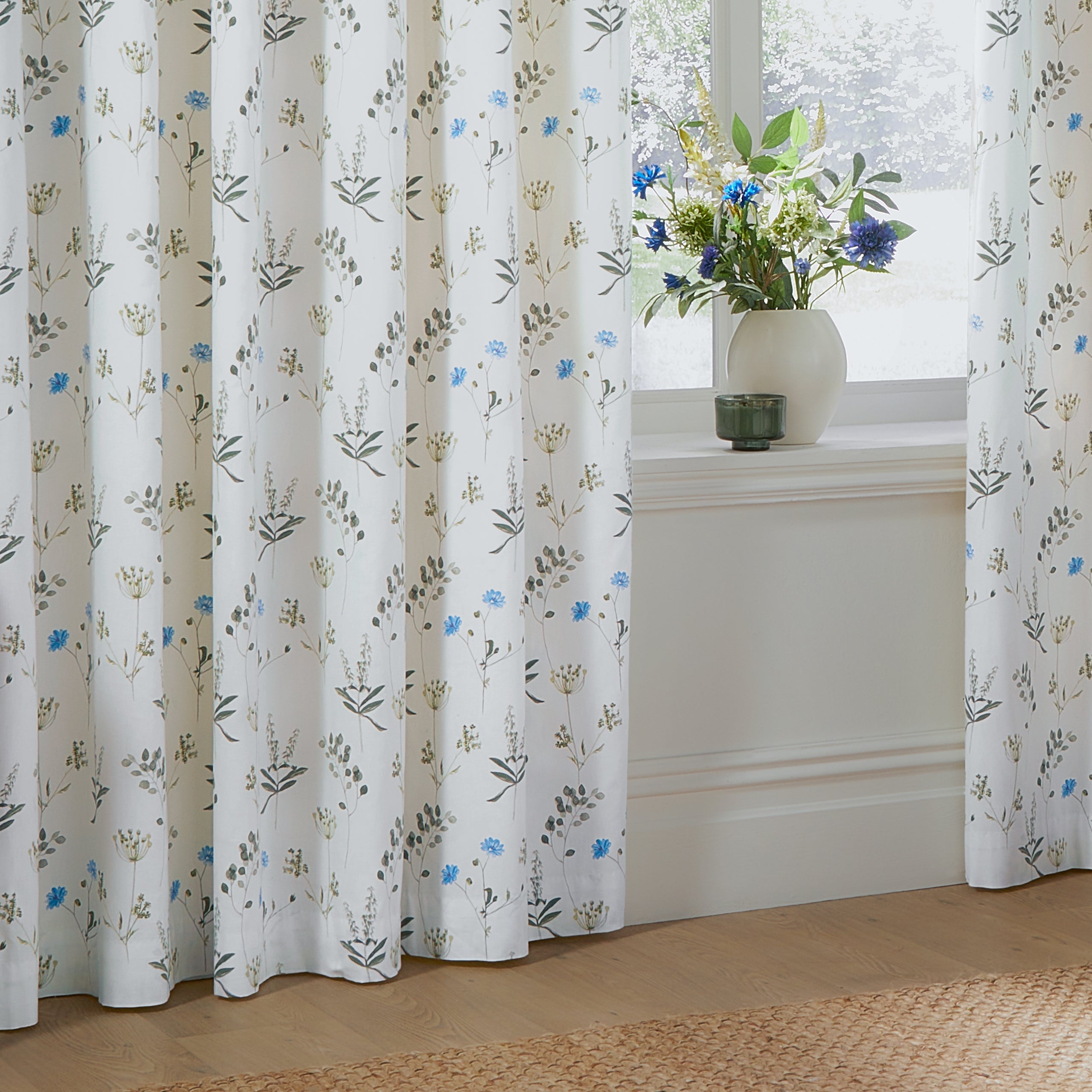 Meadow Floral 100% Cotton Lined Eyelet Curtains