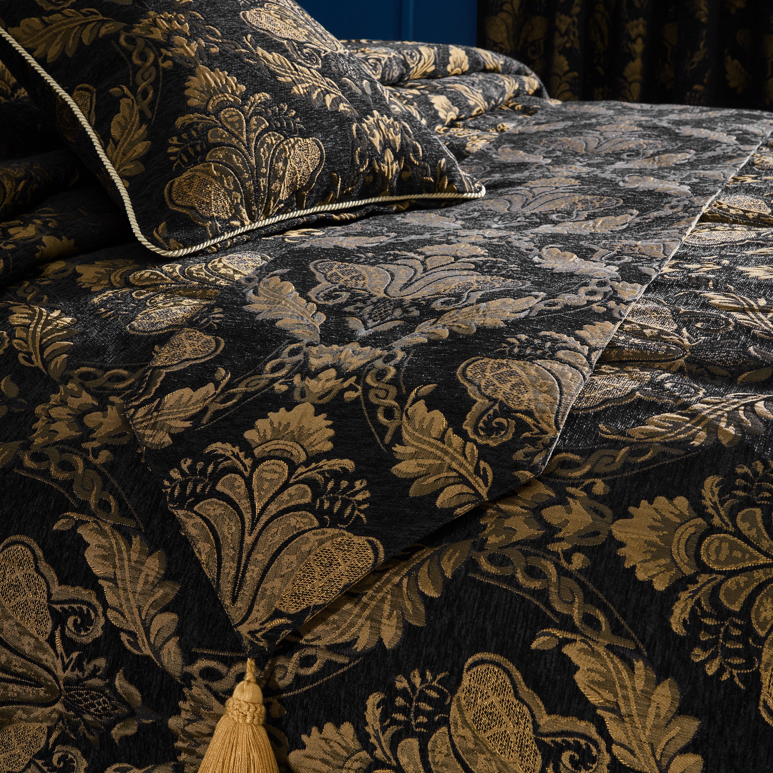 Shiraz Jacquard Chenille Bed Runner