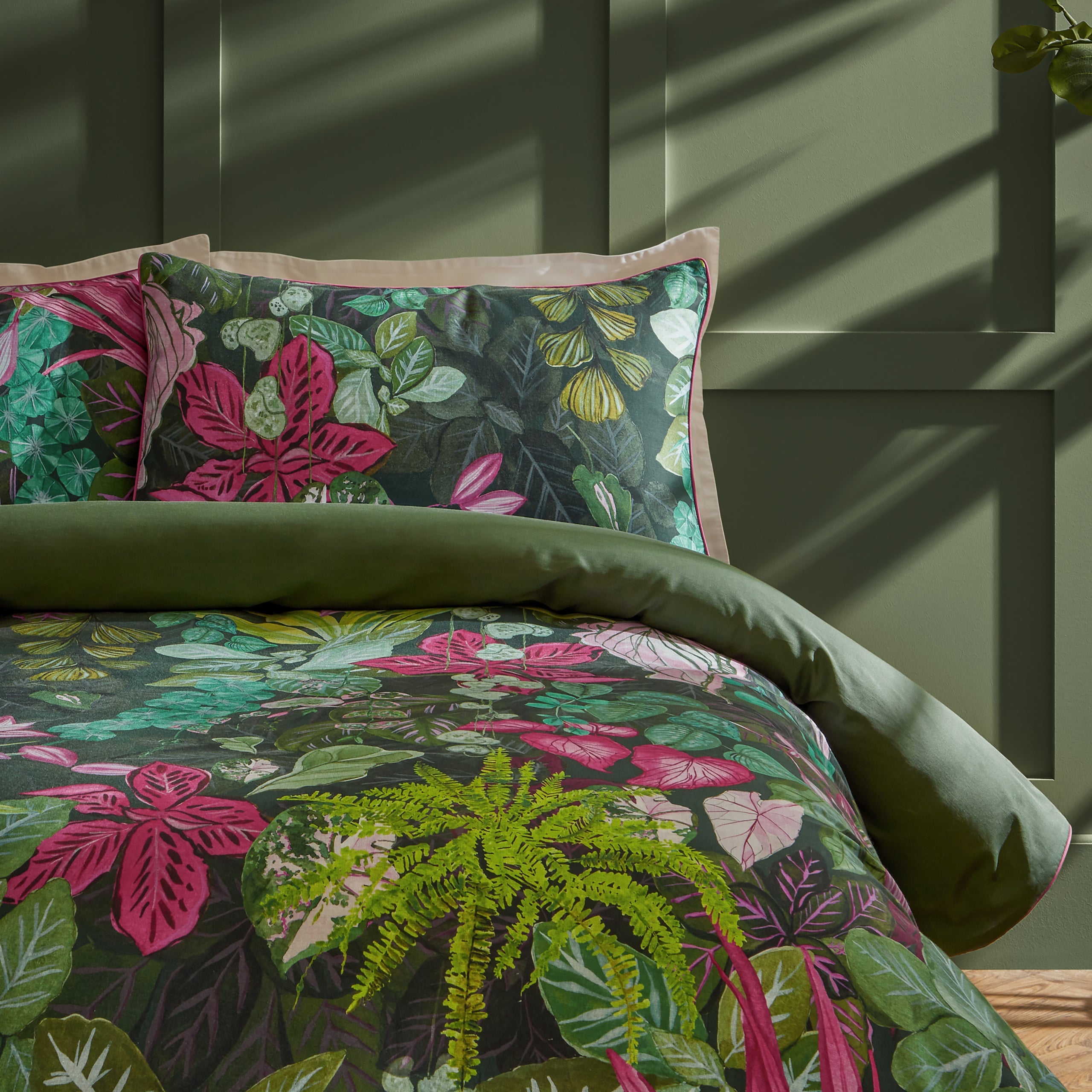 Veadeiros Exotic Floral Pillowcase Pair