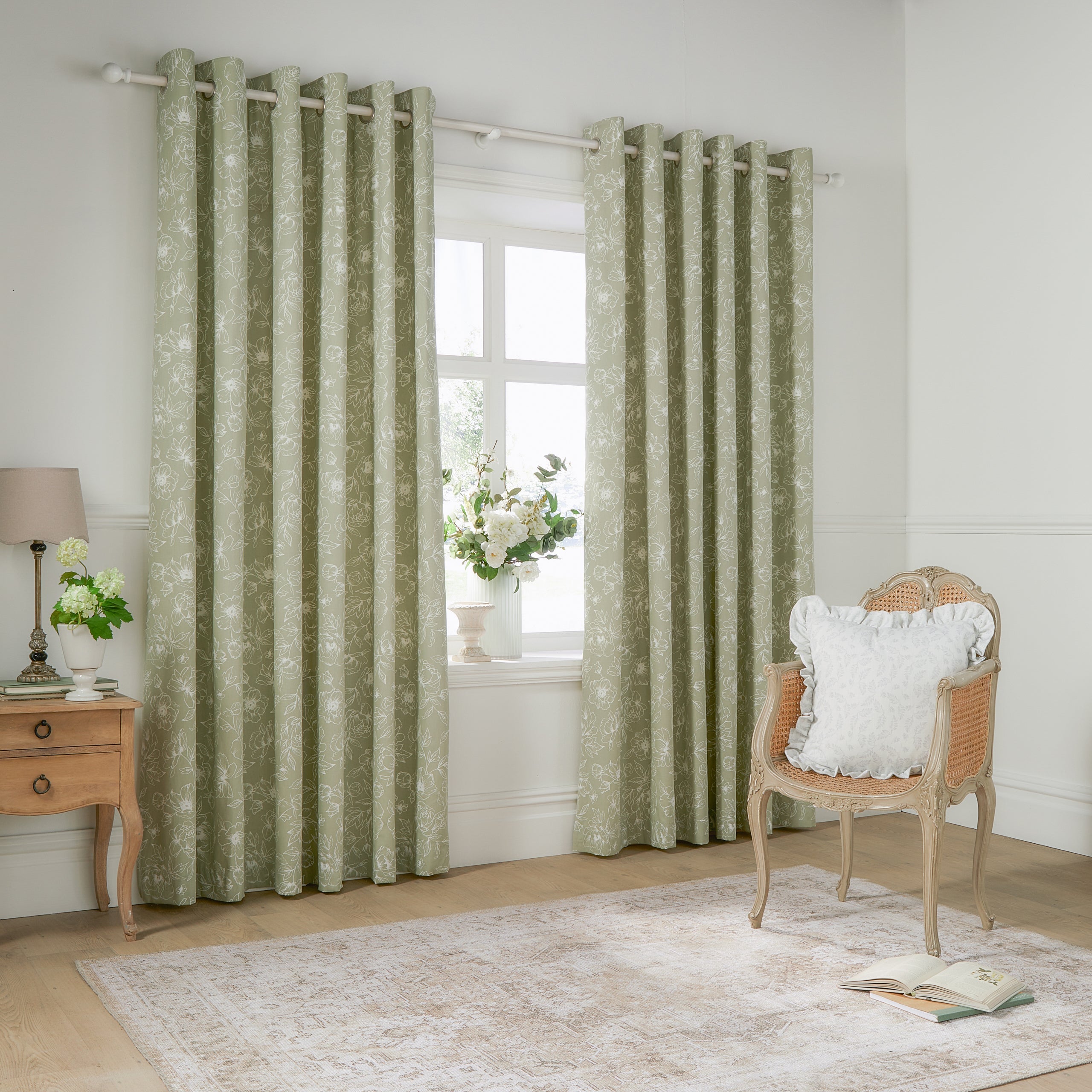 Bella Floral 100% Cotton Lined Eyelet Curtains