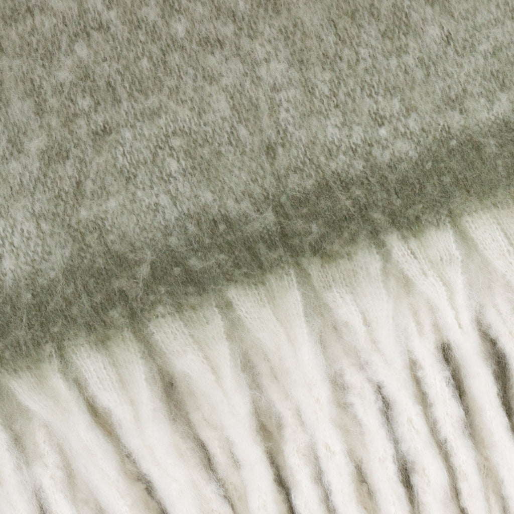 Cozy Woven Tasselled Throw