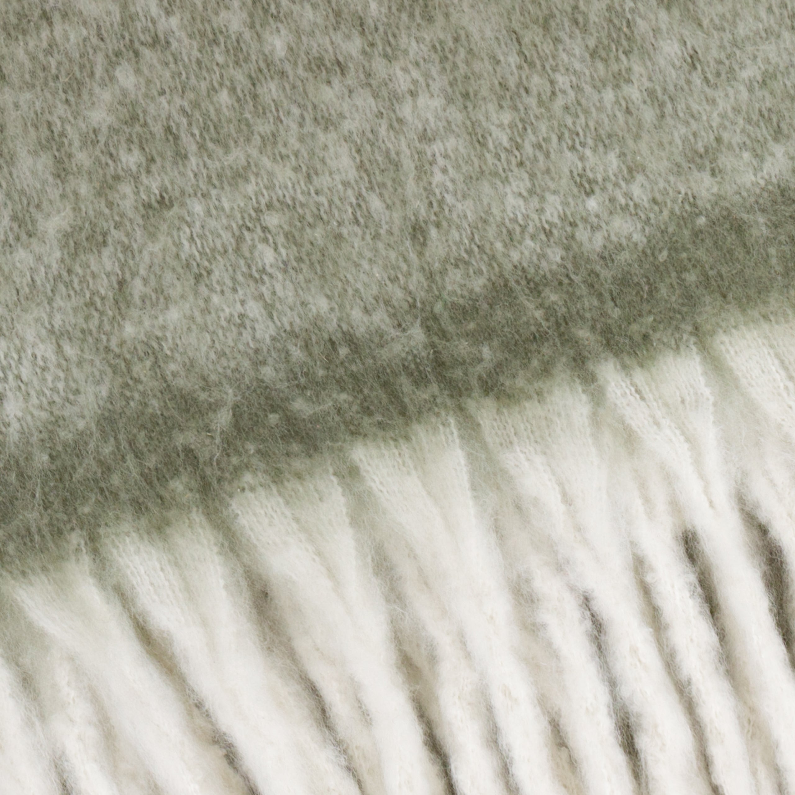 Cozy Woven Tasselled Throw