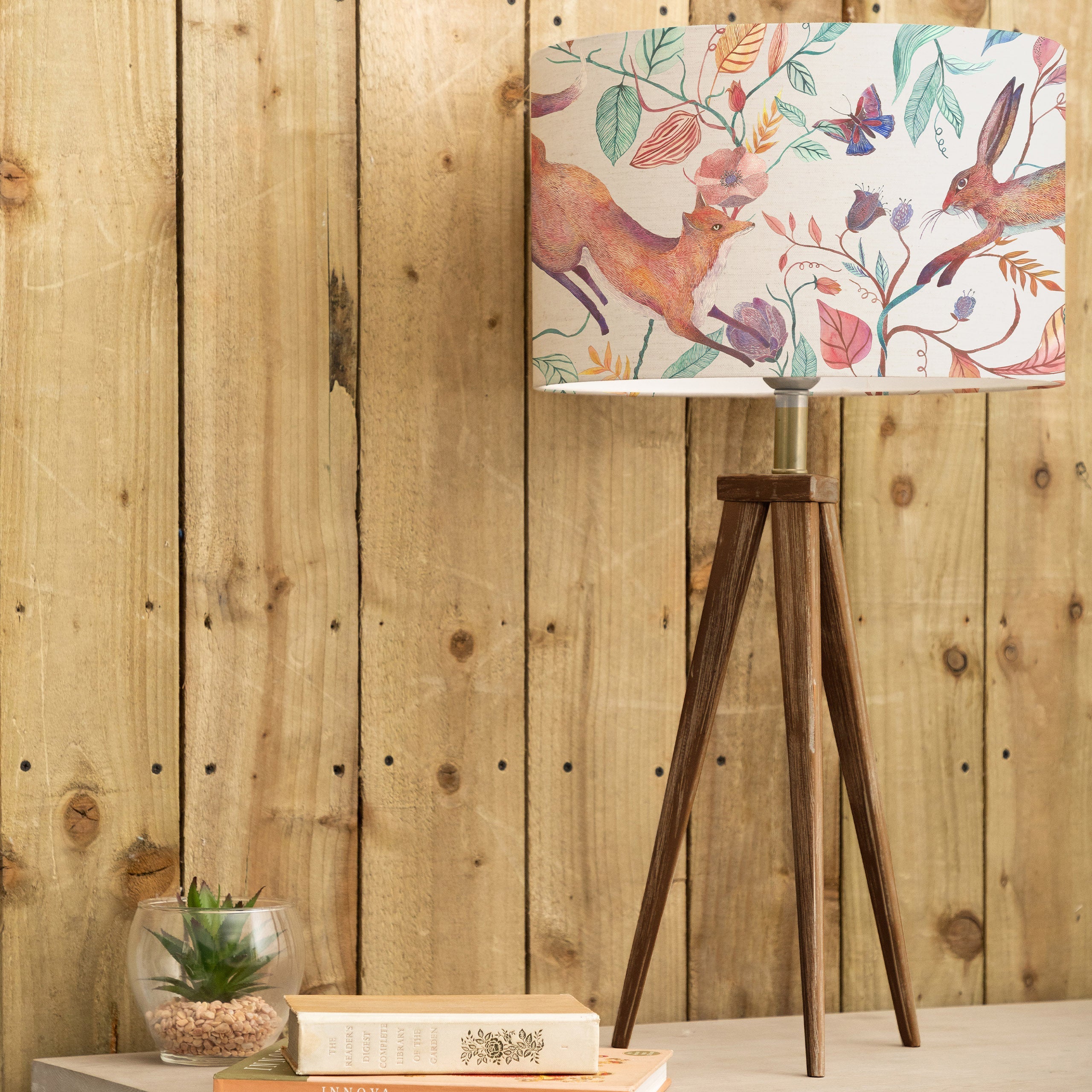 Leaping Into The Fauna Eva & Aratus Complete Table Lamp