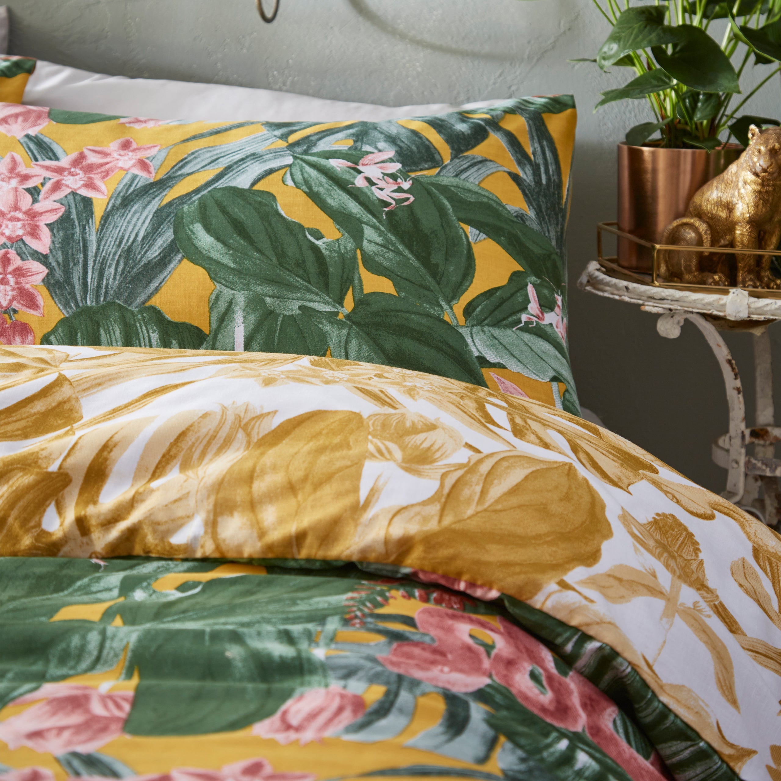 Medinilla Tropical Duvet Cover Set