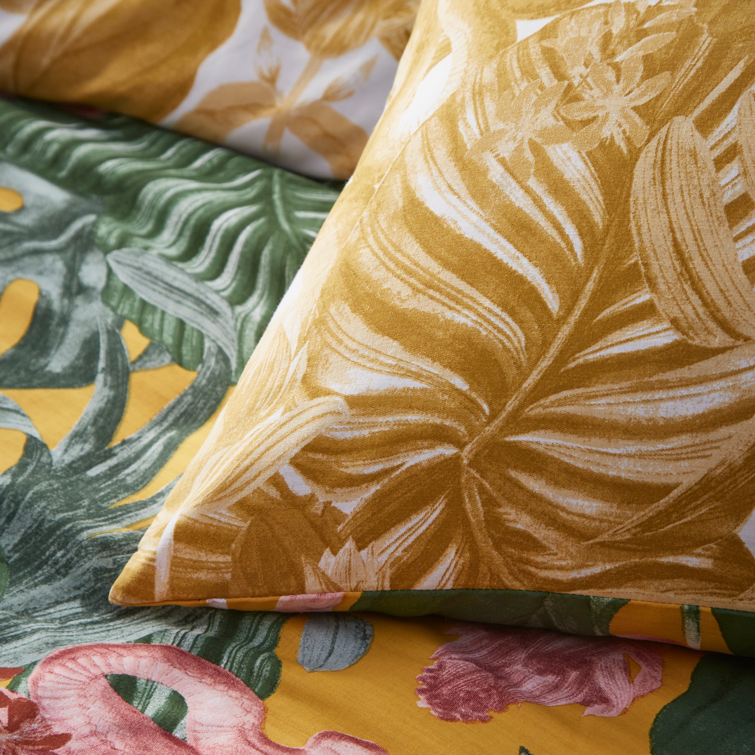 Medinilla Tropical Duvet Cover Set