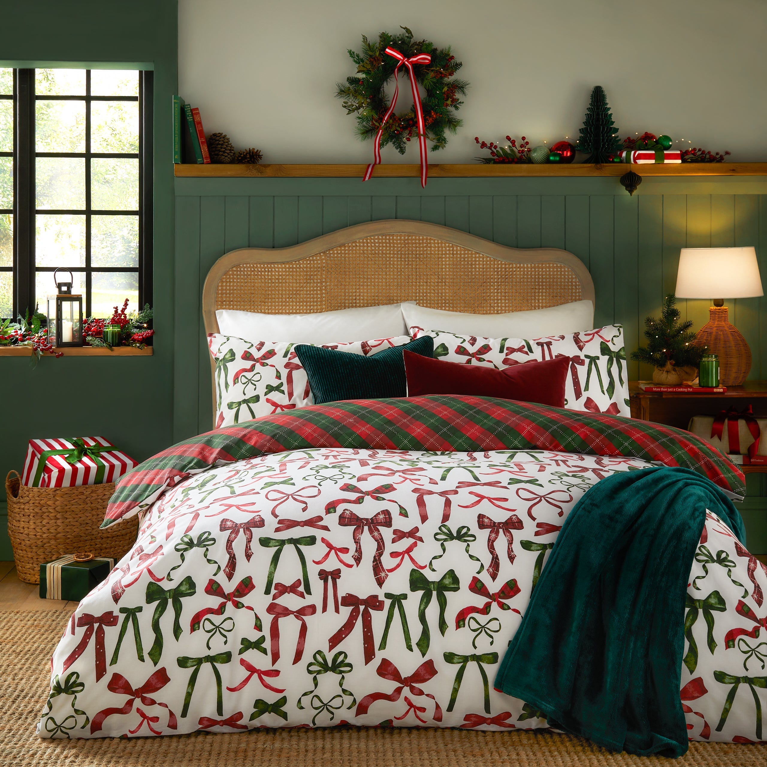 Nathalie Festive Bows Printed Duvet Cover Set