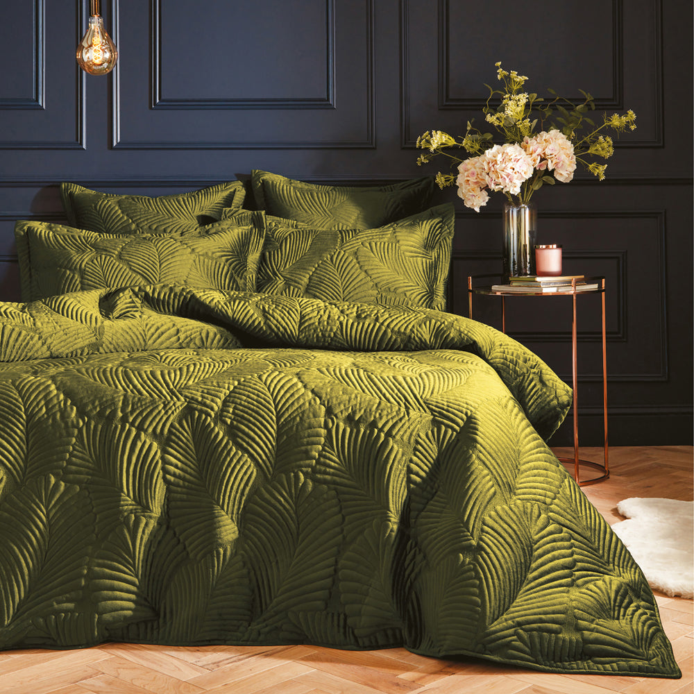 Palmeria Quilted Velvet Duvet Cover Set