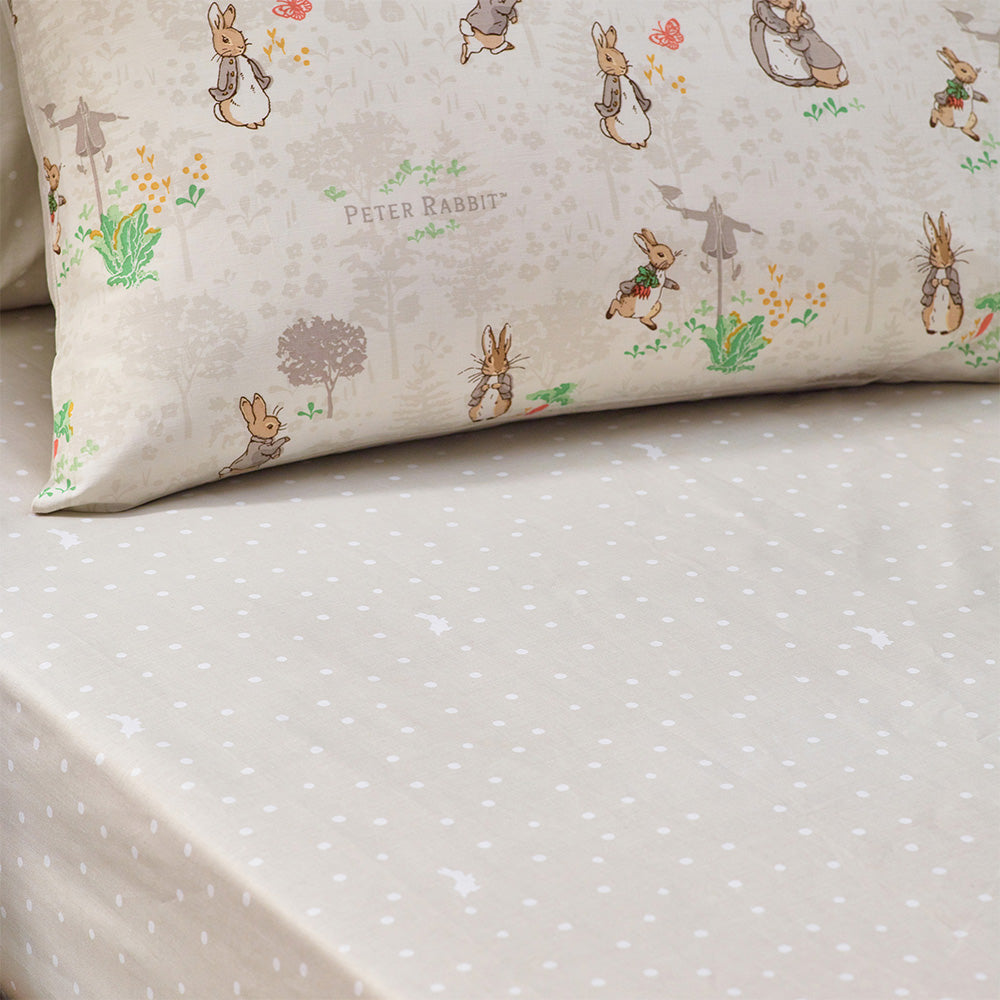Classic Peter Rabbit™ 100% Cotton Fitted Bed Sheet
