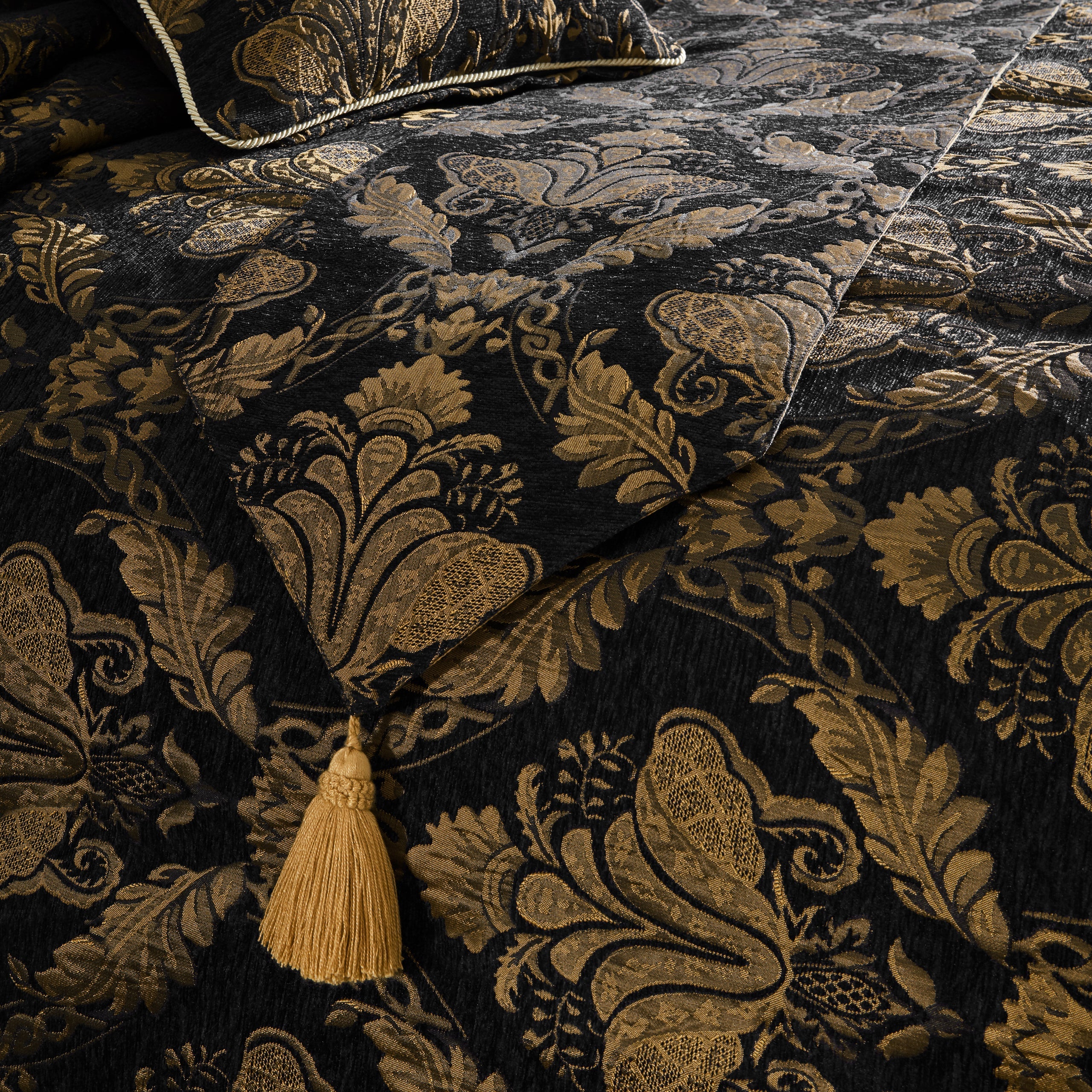 Shiraz Jacquard Chenille Bed Runner