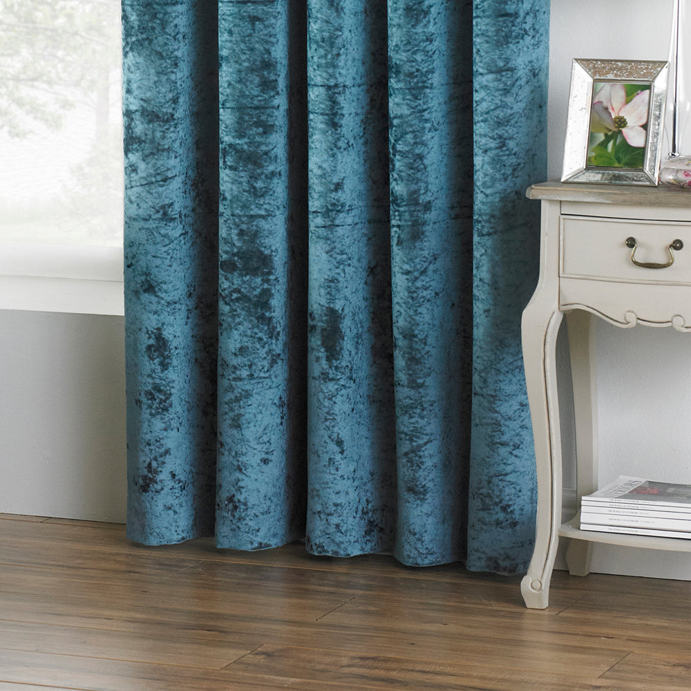 Verona Crushed Velvet Eyelet Curtains